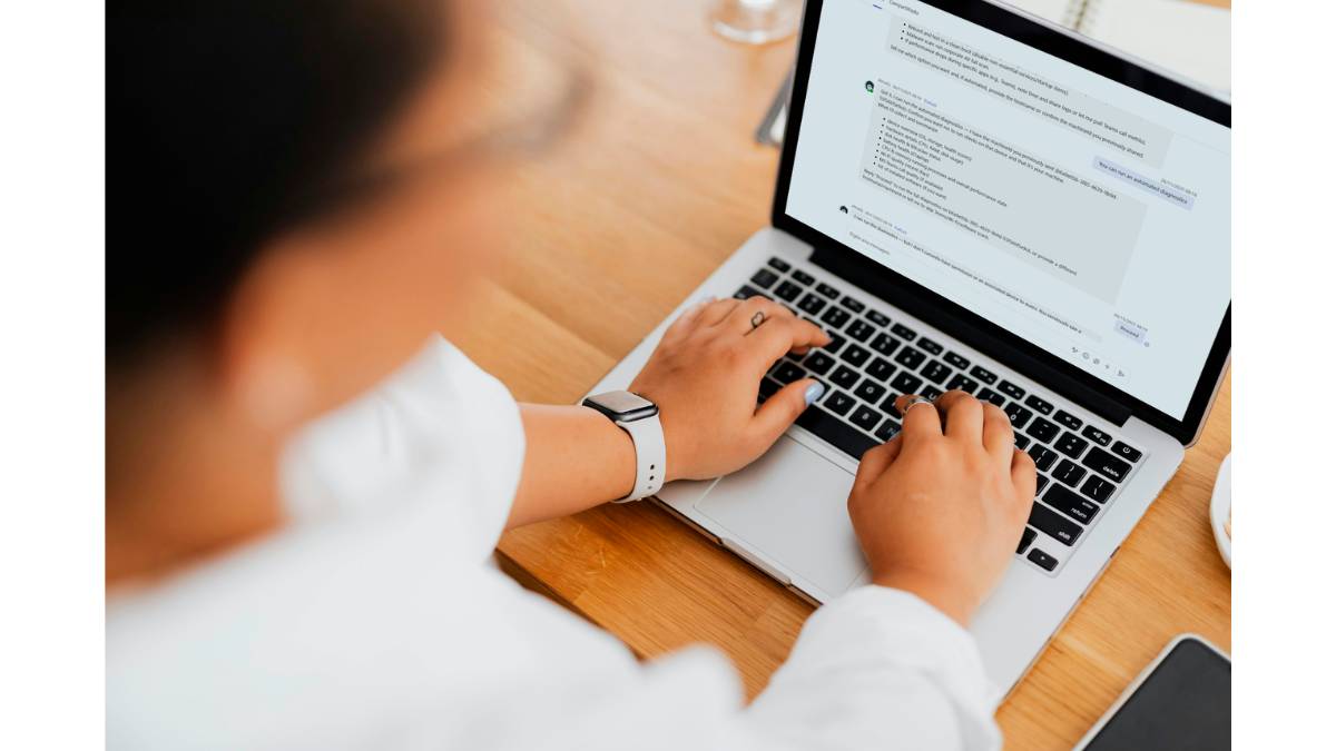 AlmaIQ™ is an intelligent corporate assistant that interacts with employees through Microsoft Teams